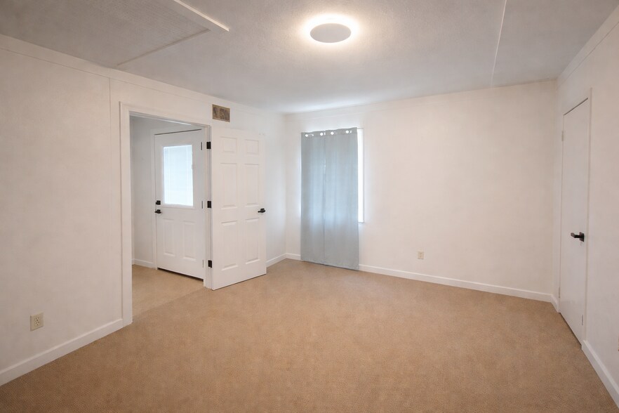 More Photos Of 328 Tellico St, Madisonville Office For Sale