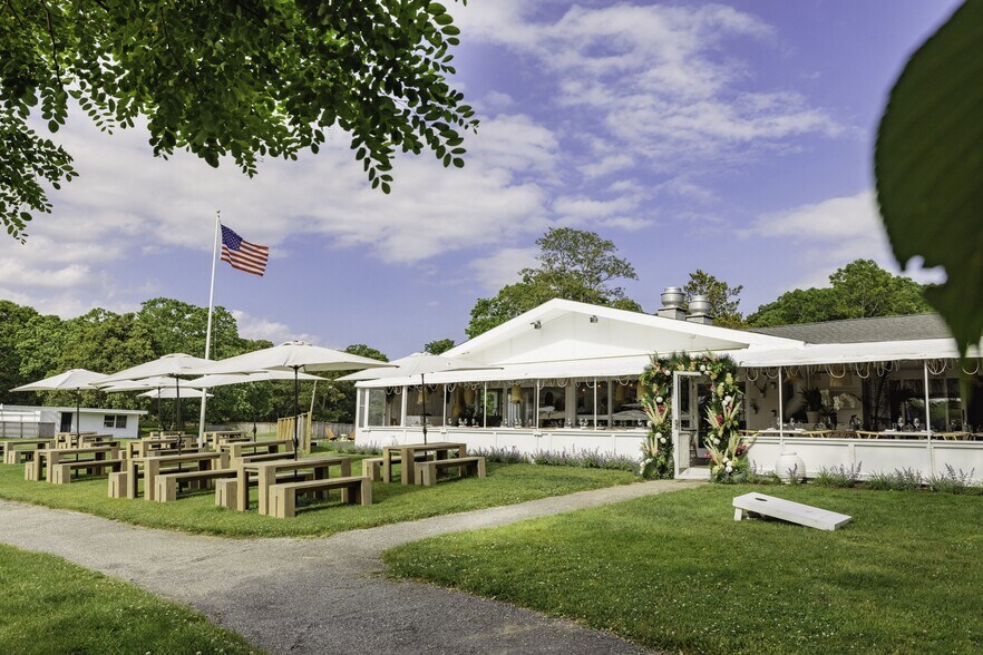 More Photos Of 313 Three Mile Harbor Rd, East Hampton Restaurant For Lease