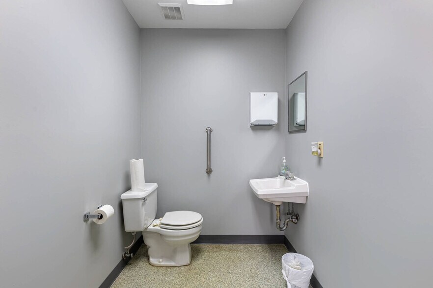 More Photos Of 227 E Cecil St, Springfield Restaurant For Sale