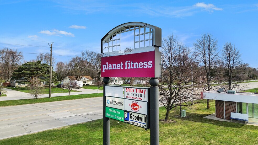 More Photos Of 2055 Gratiot Blvd, Marysville Unknown For Lease