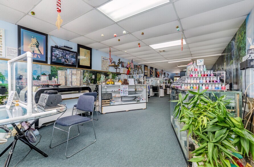 More Photos Of 431-471 NE 1st Ter, Crystal River Freestanding For Sale