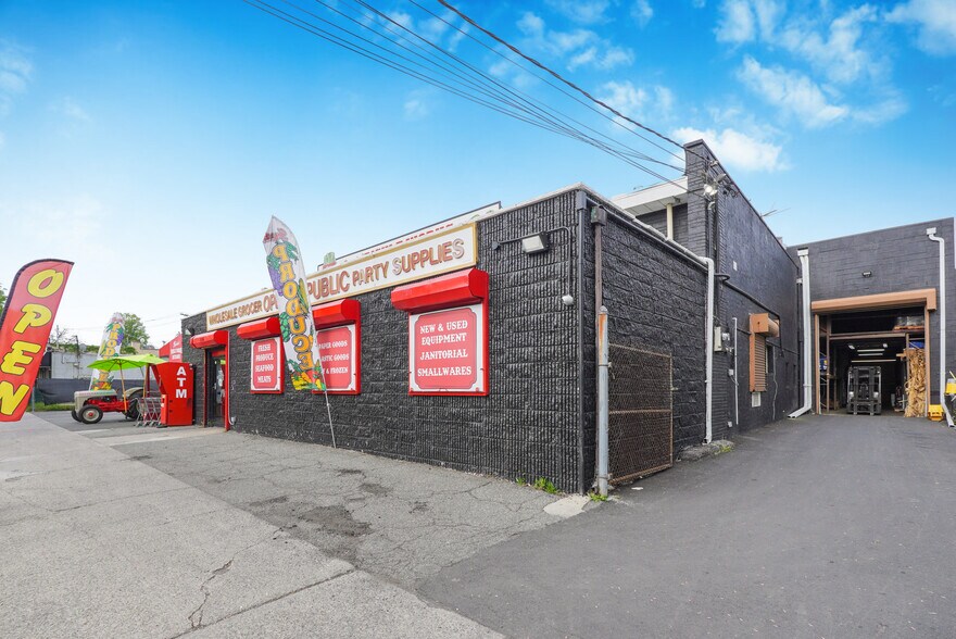 More Photos Of 1116-1120 Targee St, Staten Island Freestanding For Sale