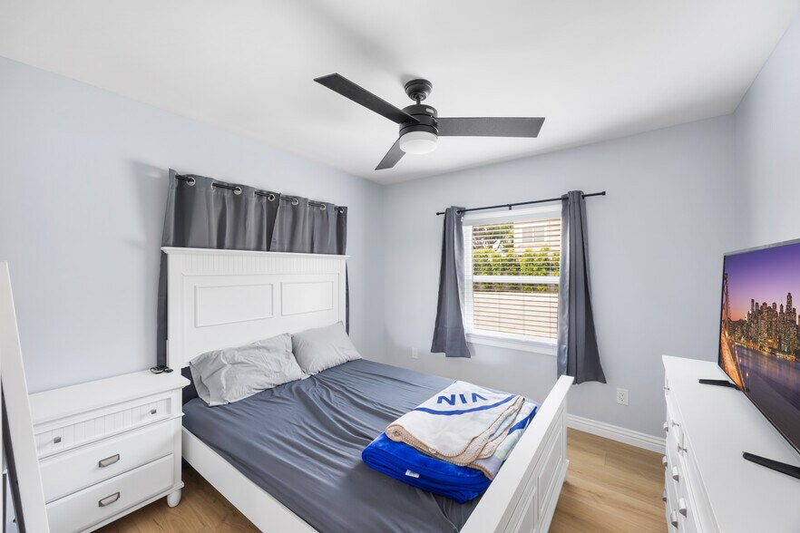 More Photos Of 14128 Paramount Blvd, Paramount Warehouse For Sale