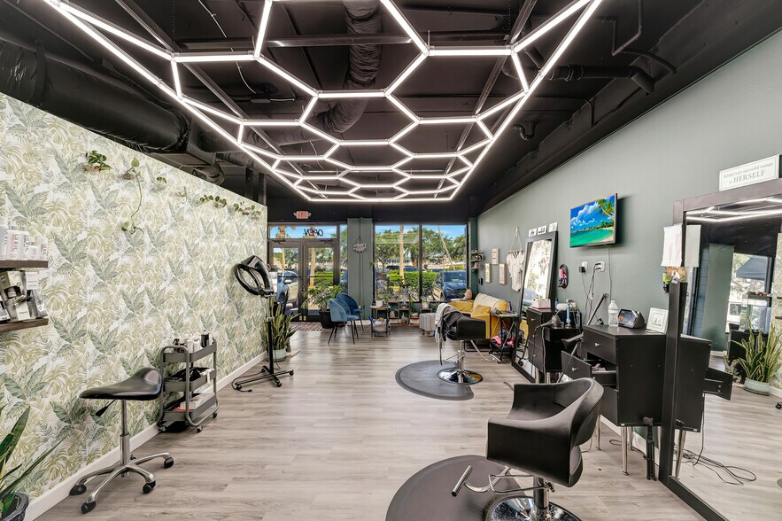 More Photos Of 23 Royal Palm Pointe, Vero Beach Restaurant For Sale