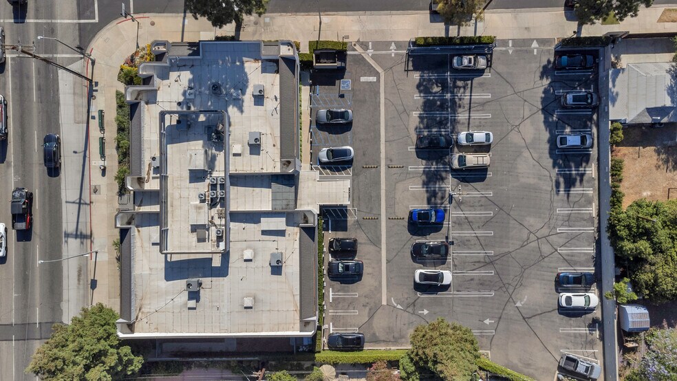 More Photos Of 18251 Roscoe Blvd, Northridge Medical For Lease