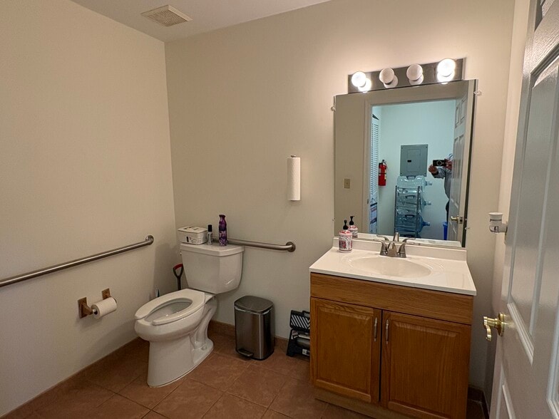 More Photos Of 1 Bethany Rd, Hazlet Office For Sale