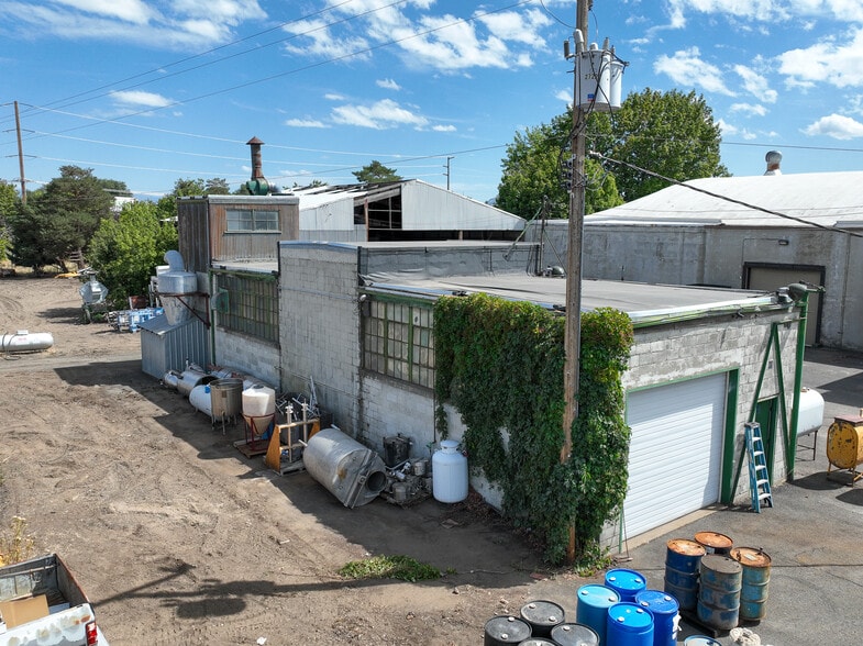 More Photos Of 1621 N Spruce St, La Grande Manufacturing For Sale