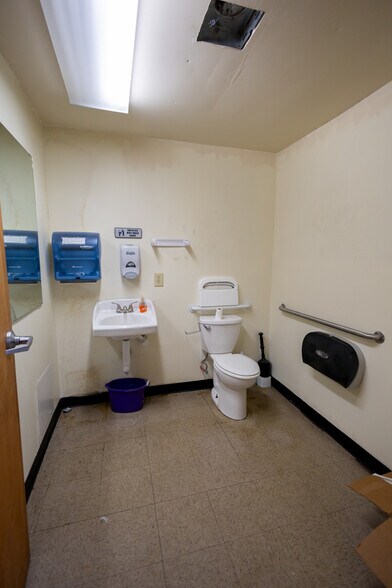 More Photos Of 7644 Southrail Rd, North Charleston Unknown For Lease