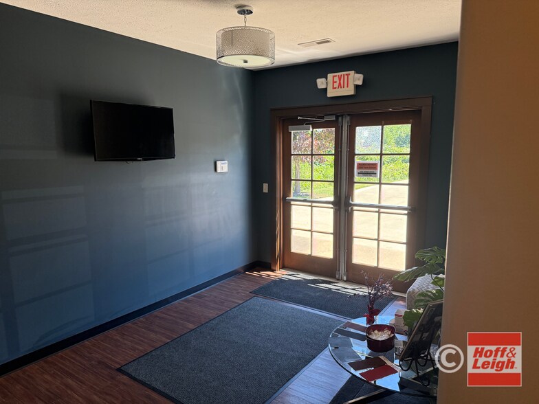 More Photos Of 1680 Industrial Pky, Brunswick Office For Sale