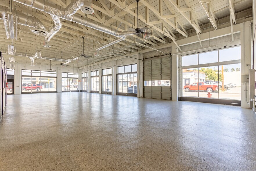 More Photos Of 402 W Chapman Ave, Orange Storefront For Lease