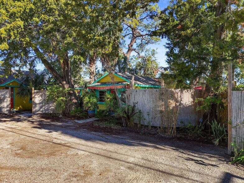 More Photos Of 12685 FL-24, Cedar Key Hotel For Sale