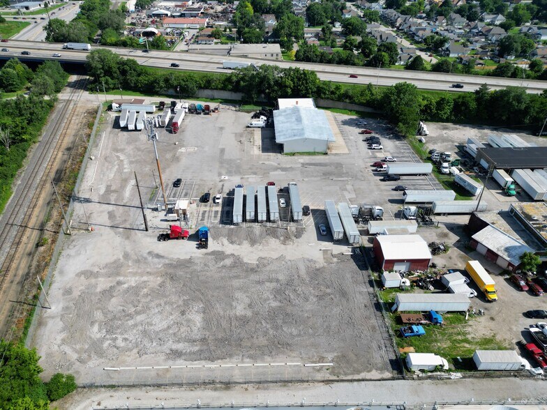 More Photos Of 1401 W Ray St, Indianapolis Truck Terminal For Lease