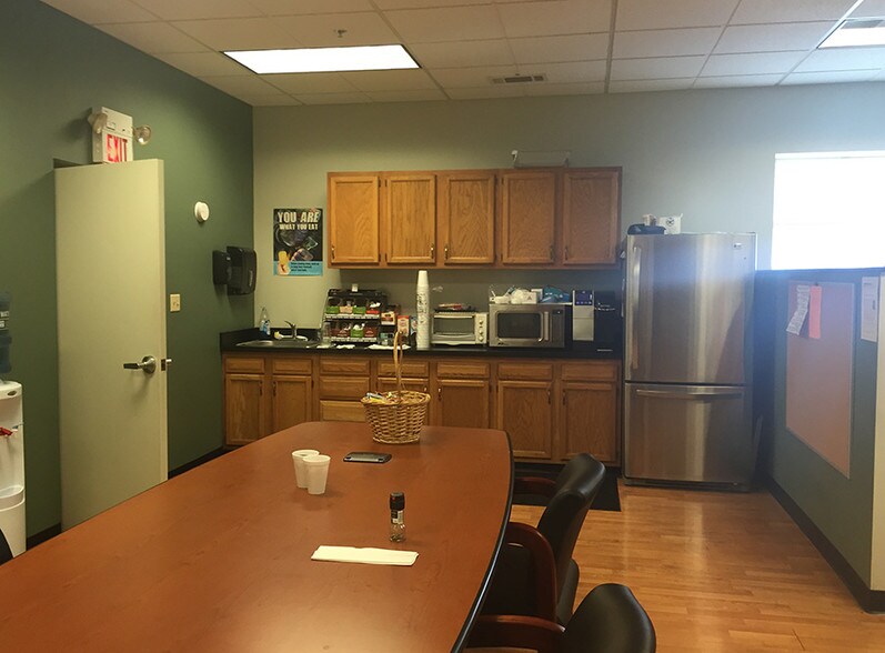 More Photos Of 728 Henderson Ave, Washington Warehouse For Sale