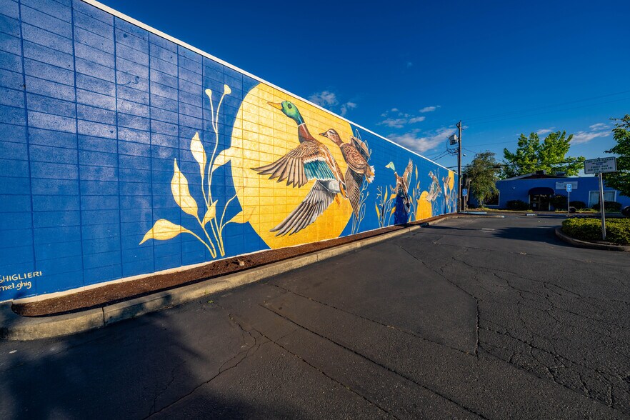 More Photos Of 239 SE G St, Grants Pass General Retail For Sale