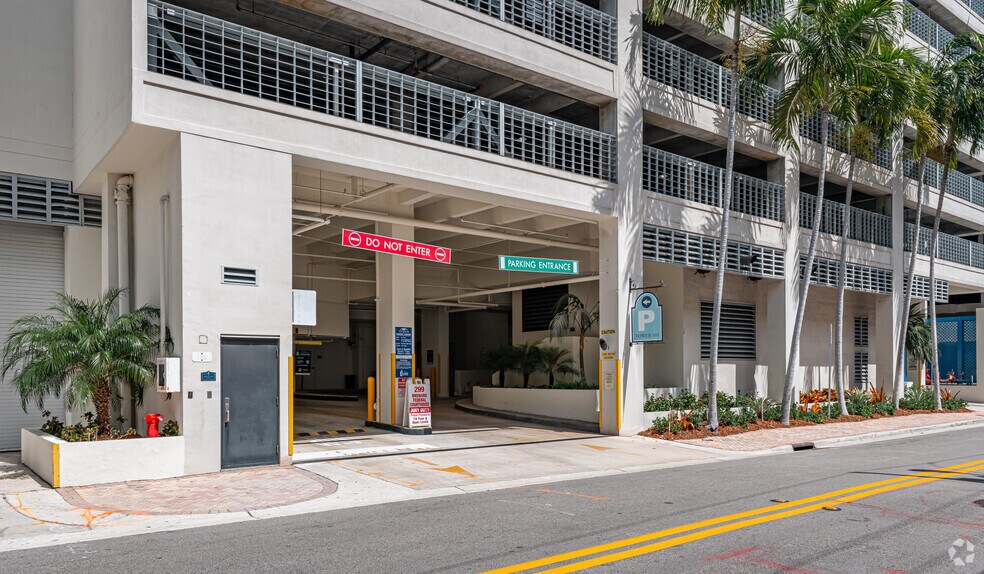 More Photos Of 101 NE 3rd Ave, Fort Lauderdale Office For Lease
