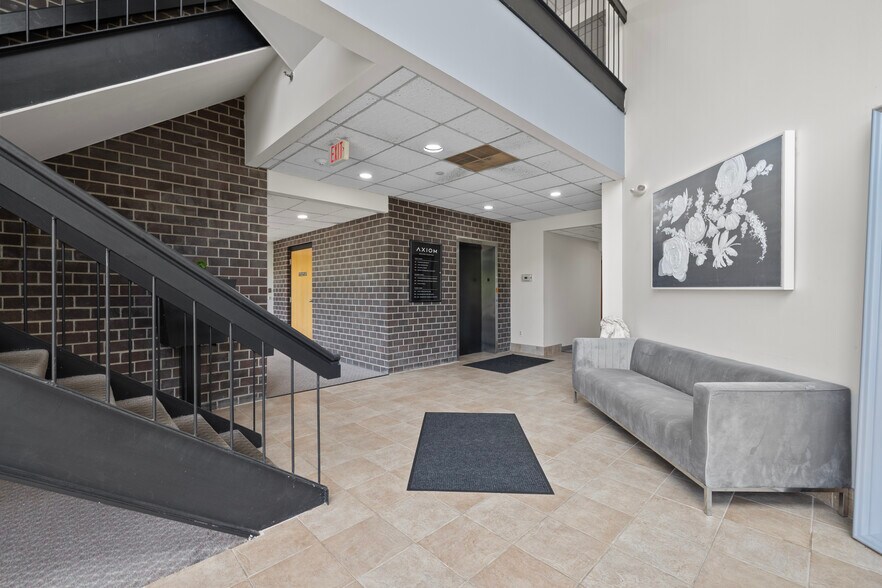 More Photos Of 1 Olde North Rd, Chelmsford Office For Lease