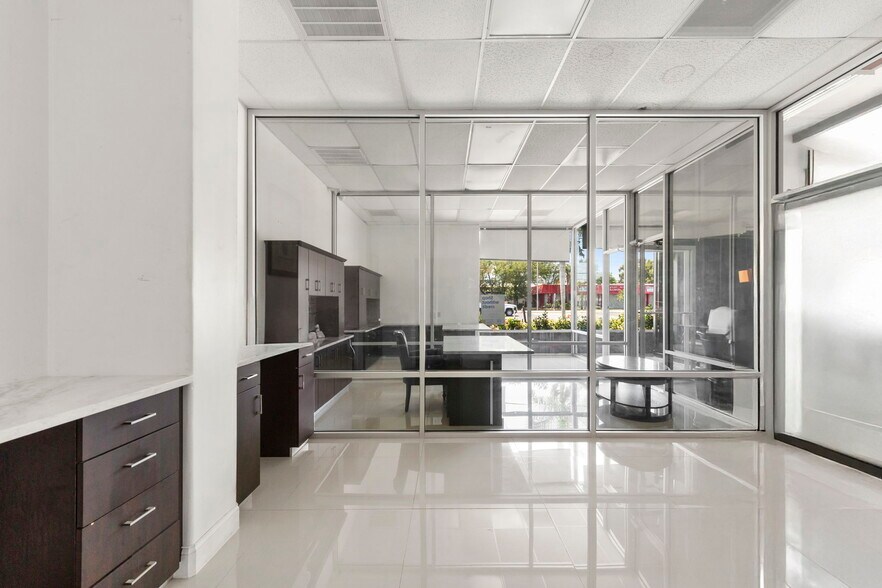 More Photos Of 11425 N 66th St, Largo Showroom For Lease