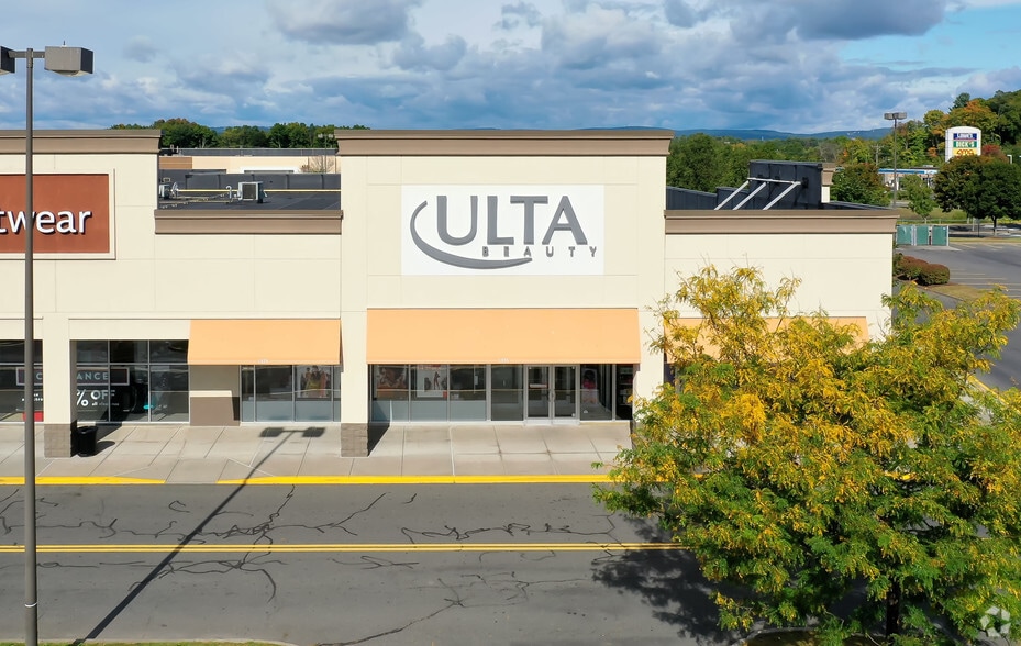 More Photos Of 246 New Britain Ave, Plainville Unknown For Lease