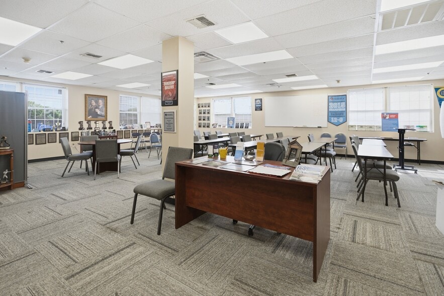 More Photos Of 475 E Main St, Patchogue Medical For Sale