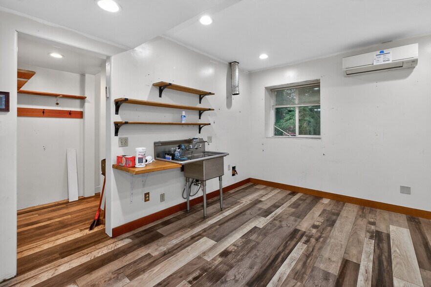 More Photos Of 700 Sunset Pond Ln, Bellingham Industrial For Sale