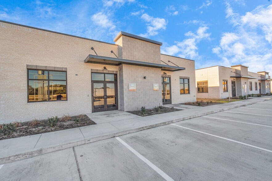 More Photos Of 30625 Kingsland Blvd, Brookshire Medical For Lease