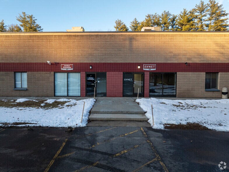 More Photos Of 26 Clinton Dr, Hollis Warehouse For Lease