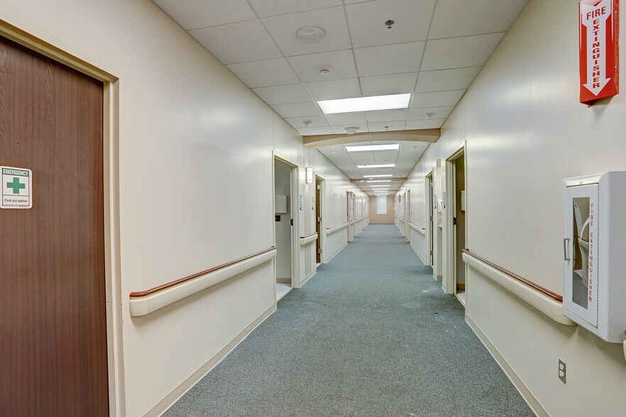 More Photos Of 505 Graham Dr, Tomball Hospital For Lease