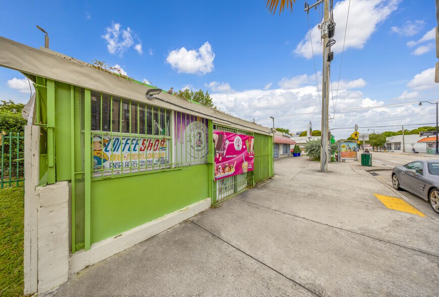 More Photos Of 1058-1062 SW 1st St, Miami Storefront Retail Office For Sale