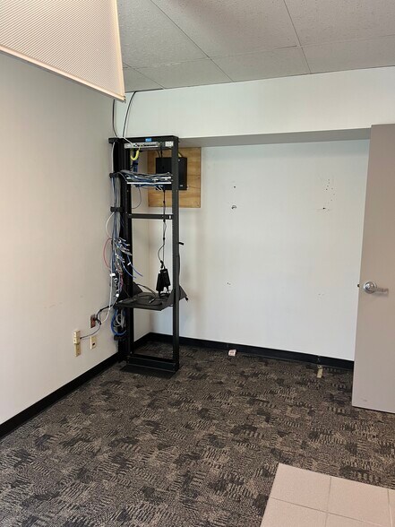 More Photos Of 69055 N Main St, Richmond Bank For Lease
