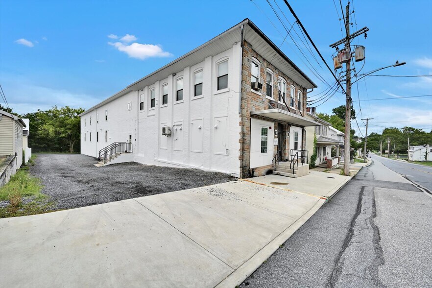 More Photos Of 236 W Market St, Jonestown Multifamily For Sale