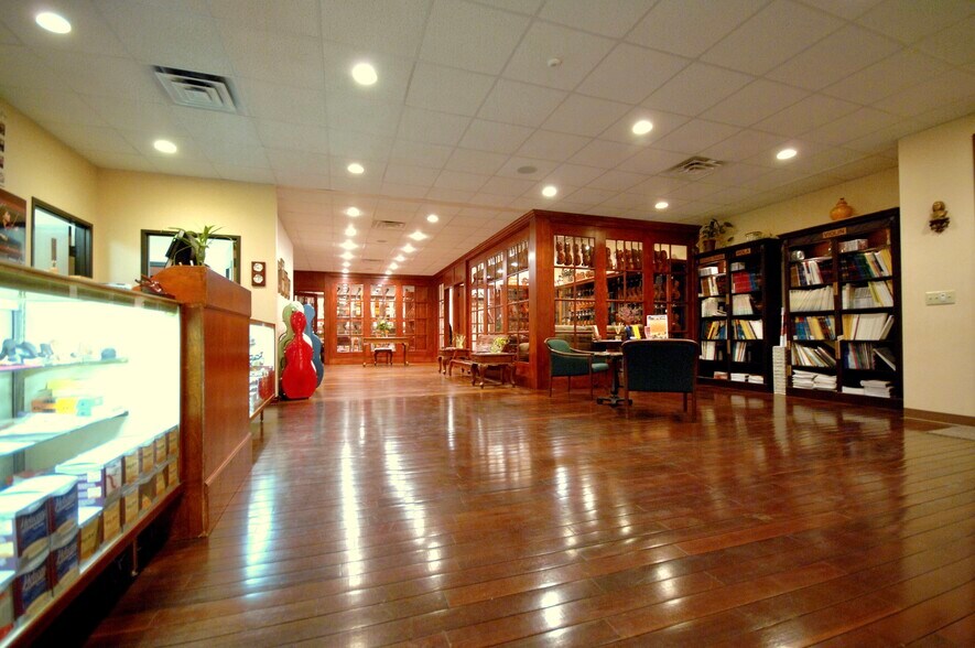 More Photos Of 10288 San Pedro Ave, San Antonio Flex For Lease