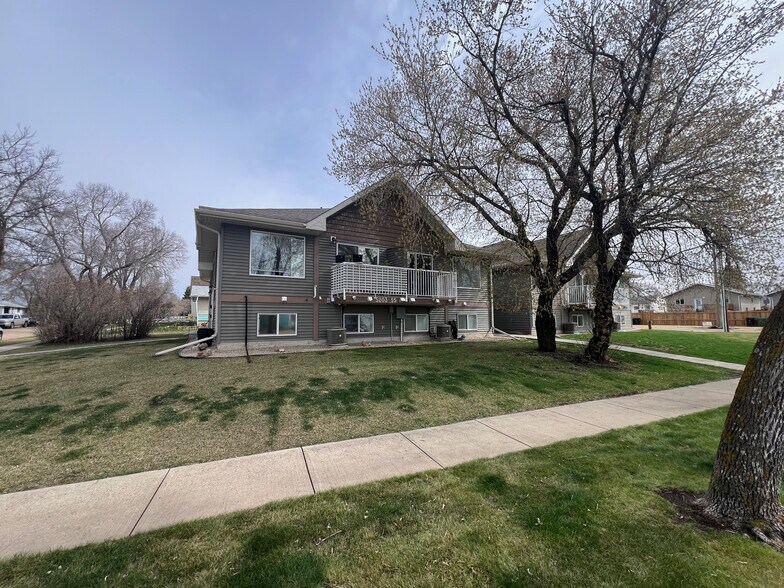 More Photos Of 5014 53 St, Camrose Apartments For Sale