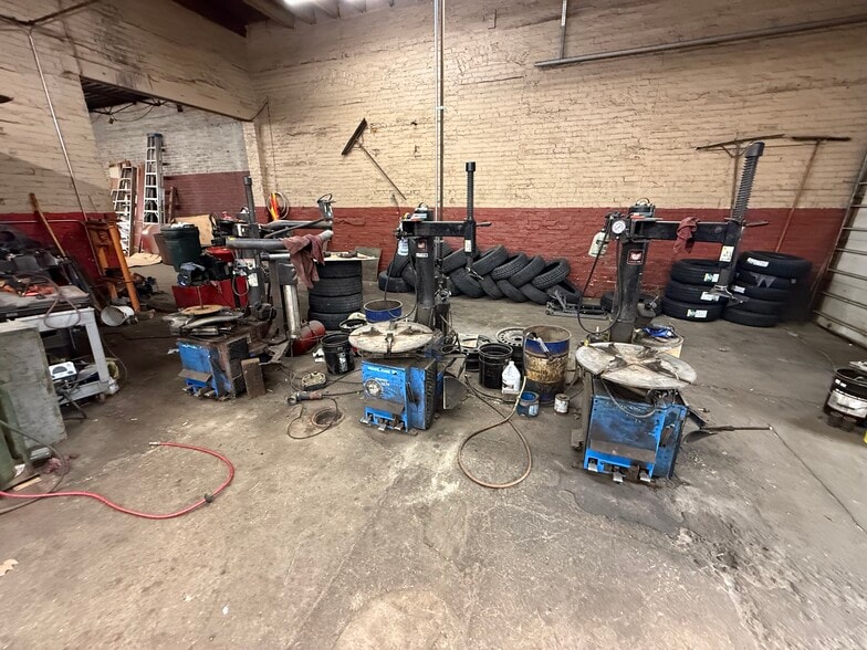 More Photos Of 622 13th St, Franklin Auto Repair For Sale