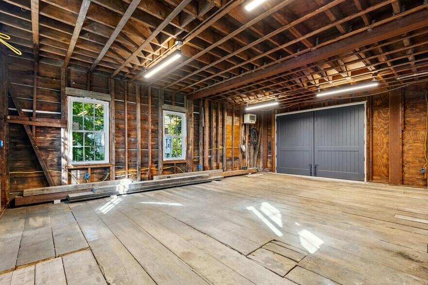 More Photos Of 8 Pine St, Boston Flex For Sale