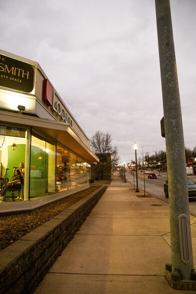 More Photos Of 620 N College Ave, Fayetteville Office For Sale