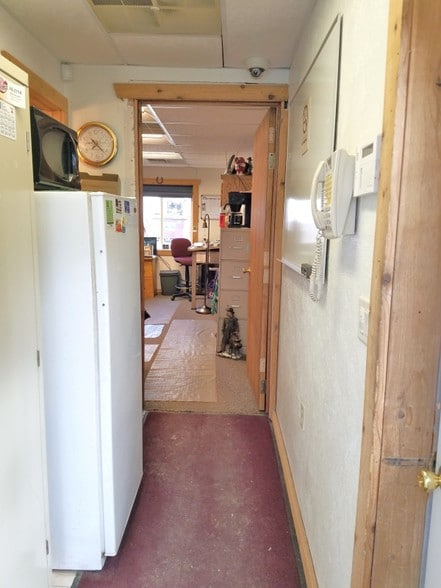 More Photos Of 501 N 1st St, Missouri Valley Light Manufacturing For Sale