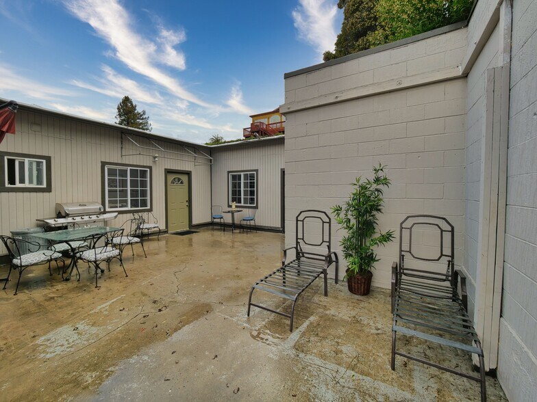 More Photos Of 9614-9616 MacArthur Blvd, Oakland Religious Facility For Lease