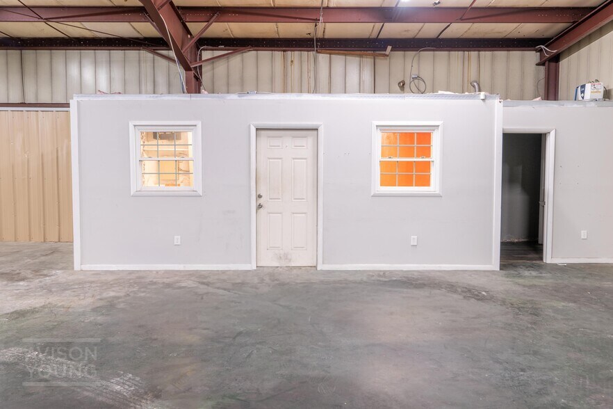 More Photos Of 401 E 1st North St, Summerville Manufacturing For Lease