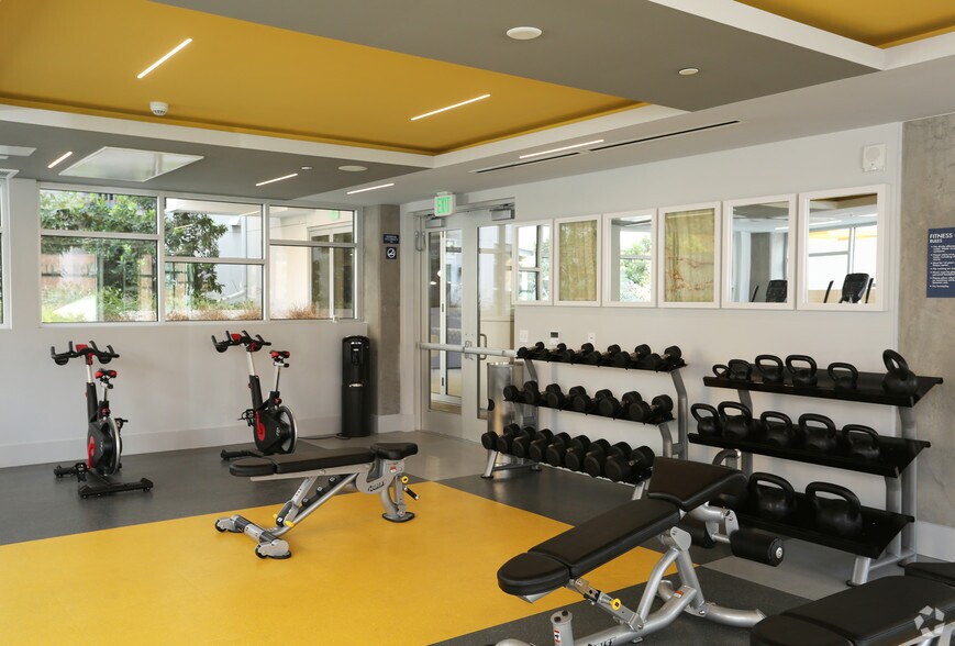 More Photos Of 424 W Pico Blvd, Los Angeles Apartments For Lease