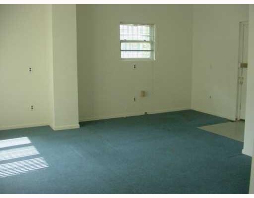 More Photos Of 13 New York Ave, Colonia Office For Sale