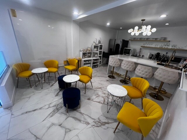 More Photos Of 330 N Western Ave, Los Angeles Storefront Retail Office For Lease