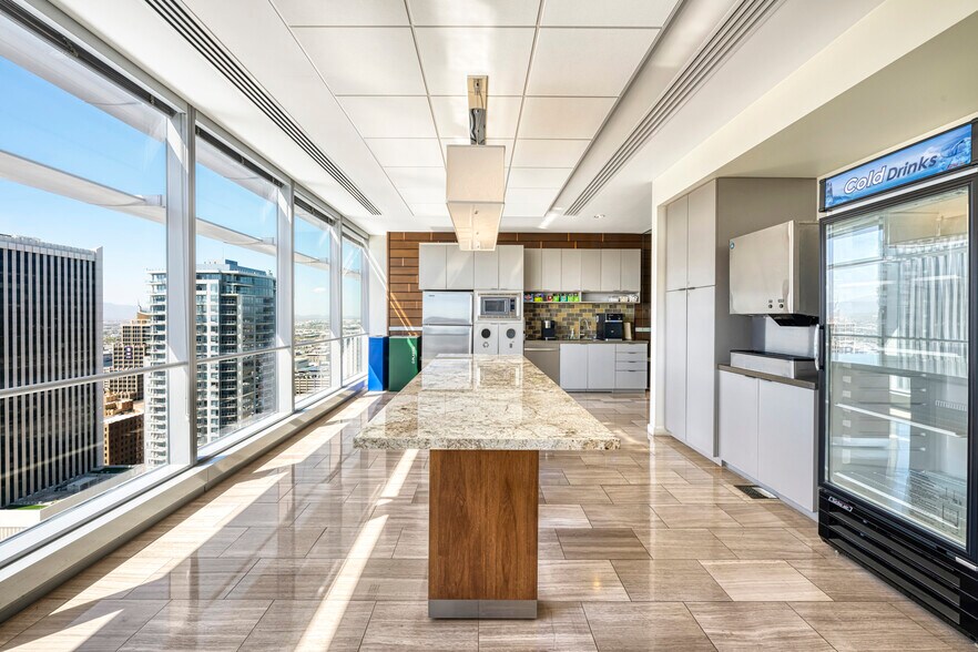 More Photos Of 333 N Central Ave, Phoenix Office For Lease