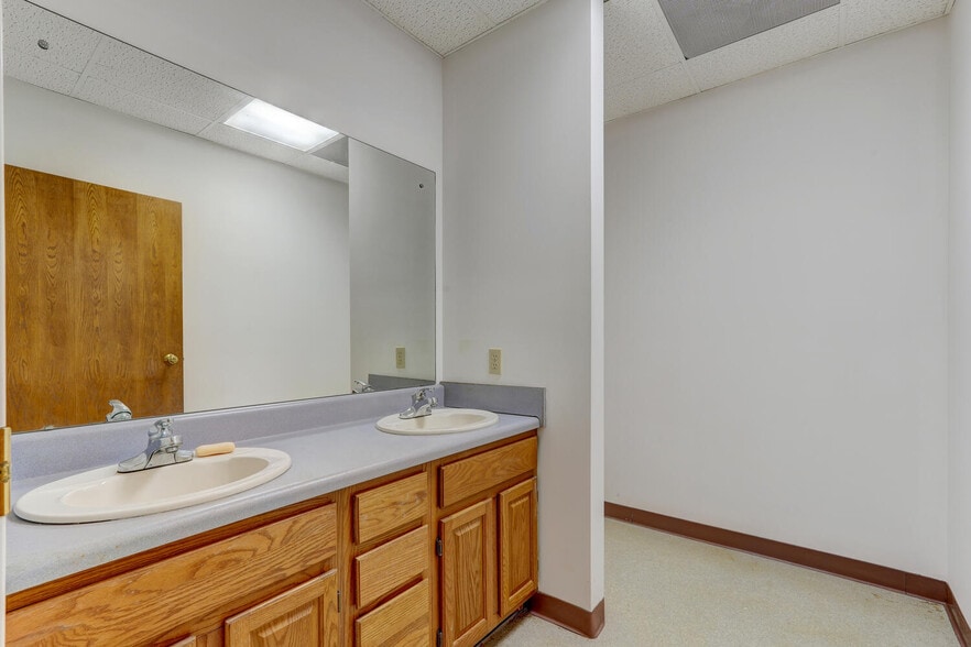 More Photos Of 601 W Harrison St, Reidsville Medical For Sale