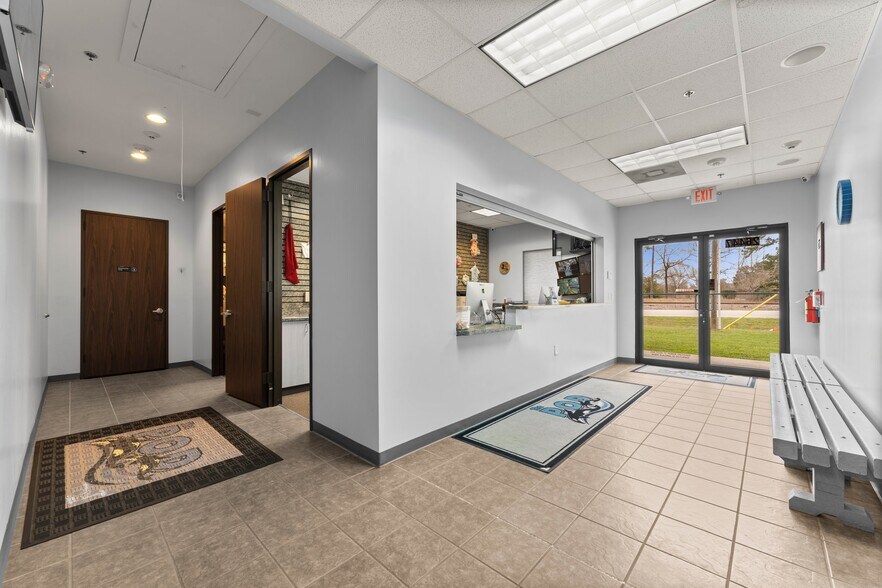 More Photos Of 26447 Hanna Rd, Oak Ridge North Swimming Pool For Sale