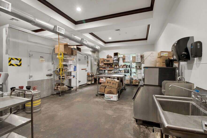 More Photos Of 410 Us Highway 79 S, Henderson Hotel For Lease