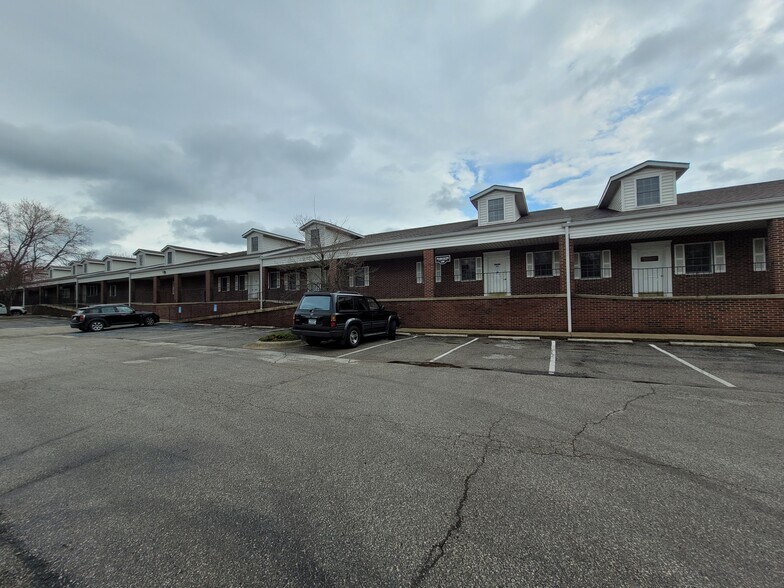 More Photos Of 644-650 S Walker St, Bloomington Medical For Lease