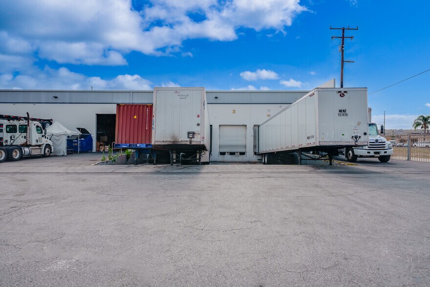 More Photos Of 13360 Molette St, Santa Fe Springs Warehouse For Lease