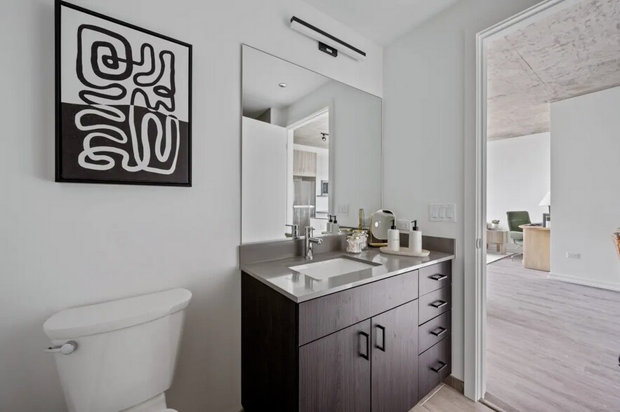 More Photos Of 808 N Cleveland Ave, Chicago Apartments For Lease