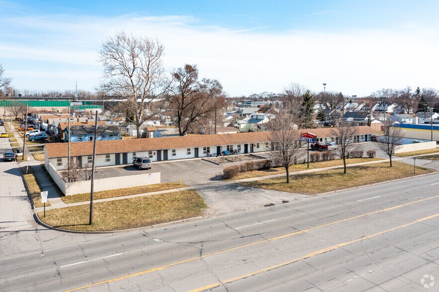 More Photos Of 18734 Dix Rd, Melvindale Hotel For Sale