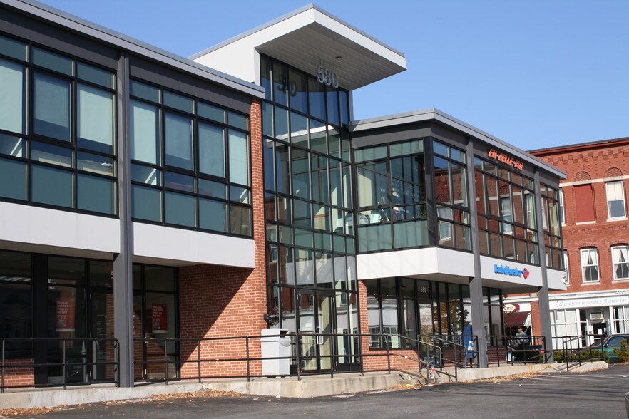 More Photos Of 580 Main St, Reading Office For Lease